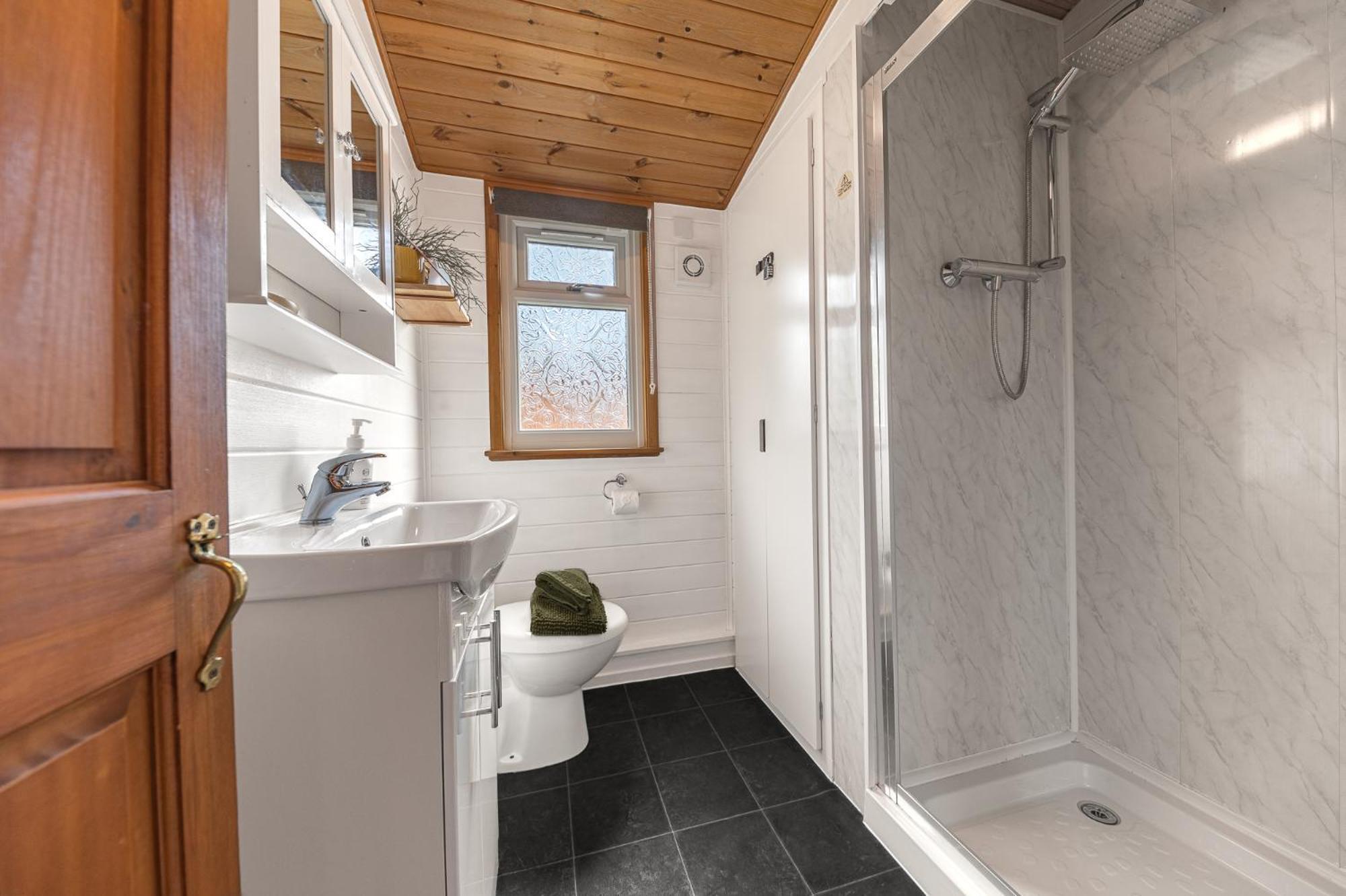 Bowness 45 - 2 Bedroom Lake Windermere Lodge Esterno foto