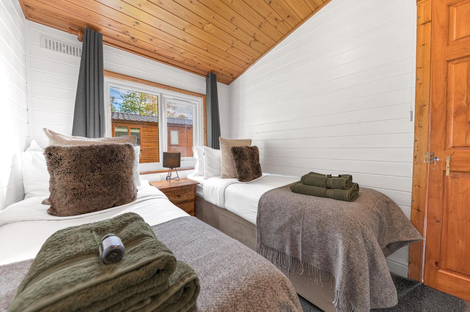 Bowness 45 - 2 Bedroom Lake Windermere Lodge Esterno foto